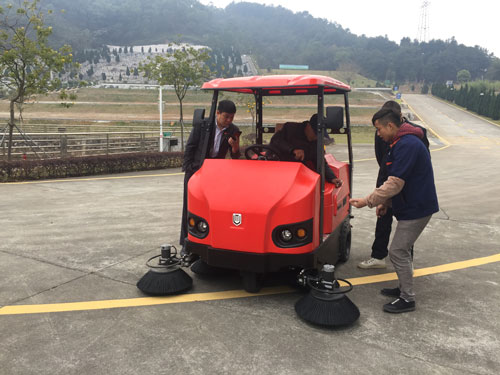 電動掃地車吸塵車廠家