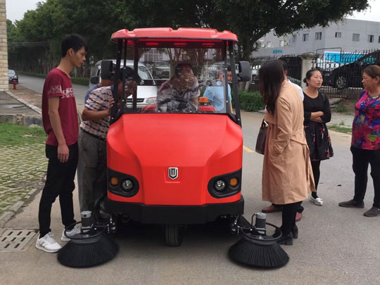 電動清掃車該怎么使用