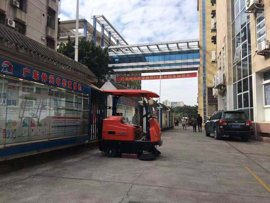 小型掃地車多少錢一臺(tái)