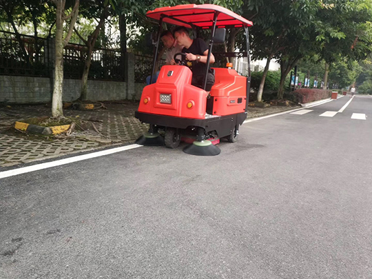 小型掃地車多少錢一輛