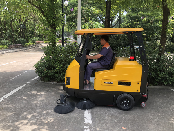 電動掃地車