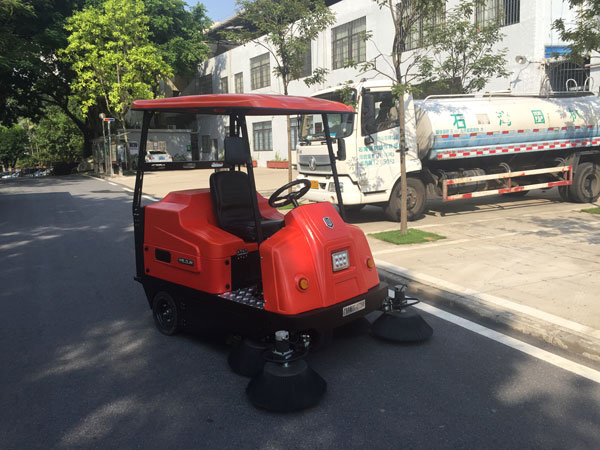 下雨天可以用電動(dòng)掃地車嗎