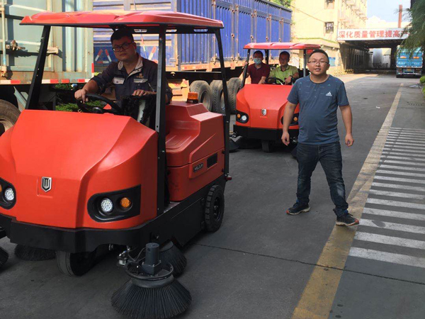 工業(yè)掃地車品牌