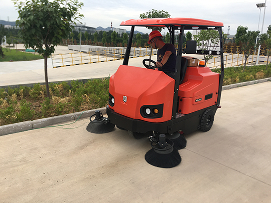 品牌廠家簡述電動(dòng)掃地車實(shí)用性