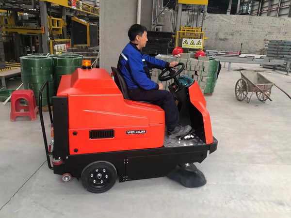 洗地機(jī)應(yīng)該怎么使用？怎么才能發(fā)揮最大作用呢