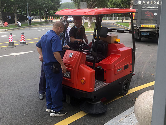 物業(yè)掃地車多少錢一輛？有什么要求