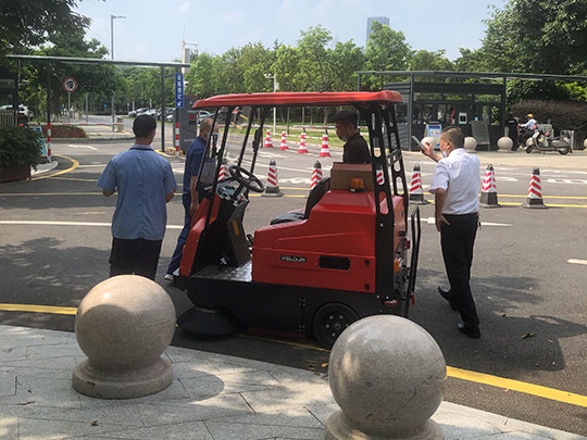 小型掃地機(jī)適合哪些場(chǎng)所的清潔？